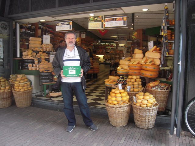 2011-6-21 - haarlem - tienda de quesos de tompwinkel
