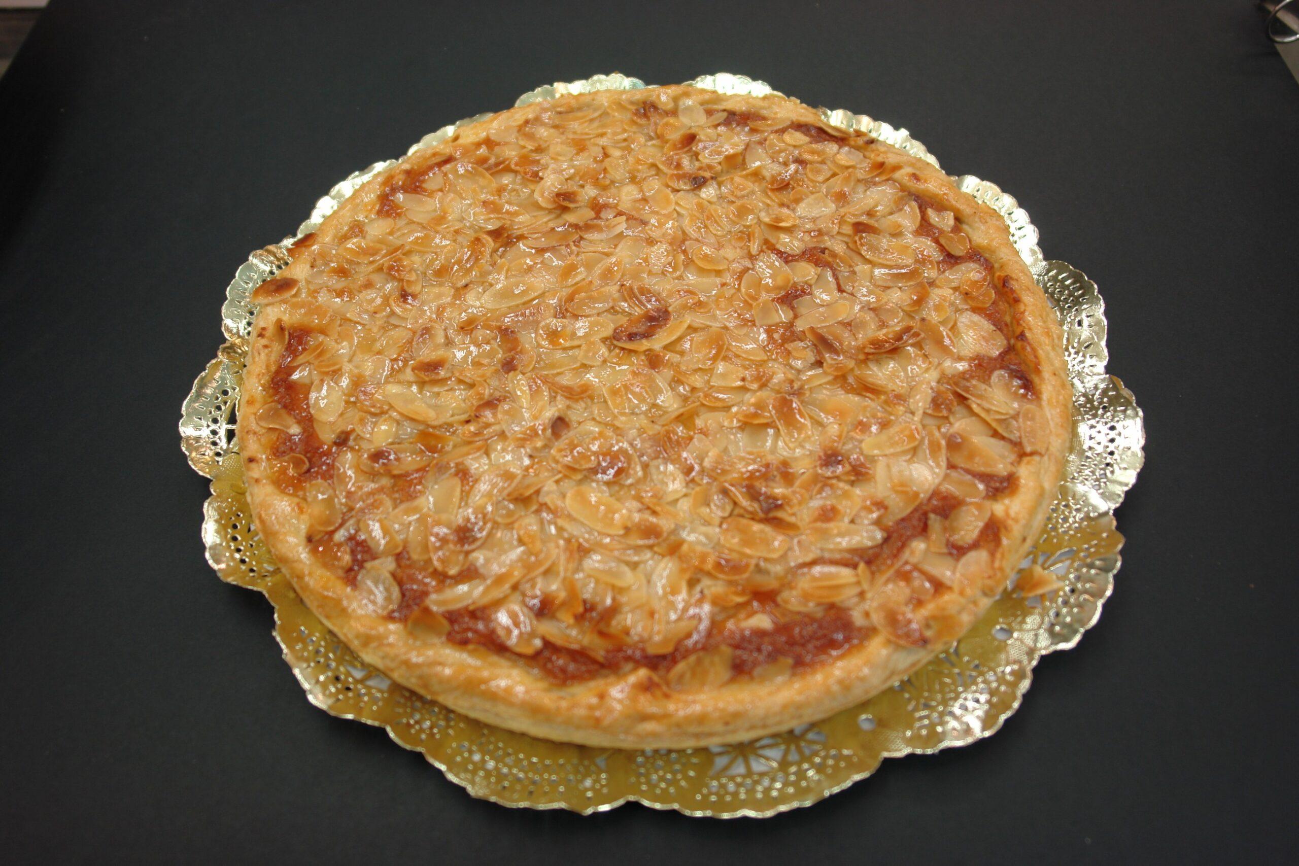 Bollo de Pascua – Tarta de almendra decorada - Imagen 2