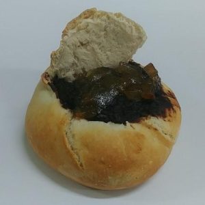 Nido de Morcilla Matachana con compota de manzana y cebolla caramelizada